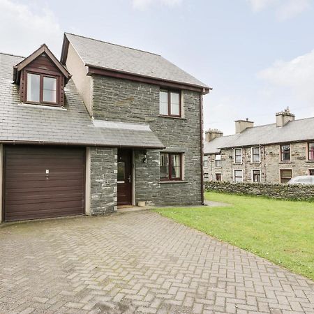 6 Stad Yr Ysgol Blaenau Ffestiniog Buitenkant foto