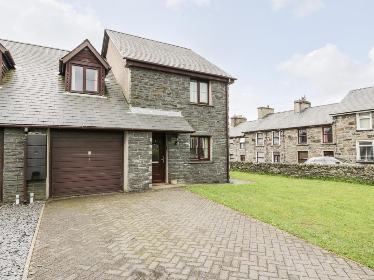 6 Stad Yr Ysgol Blaenau Ffestiniog Buitenkant foto