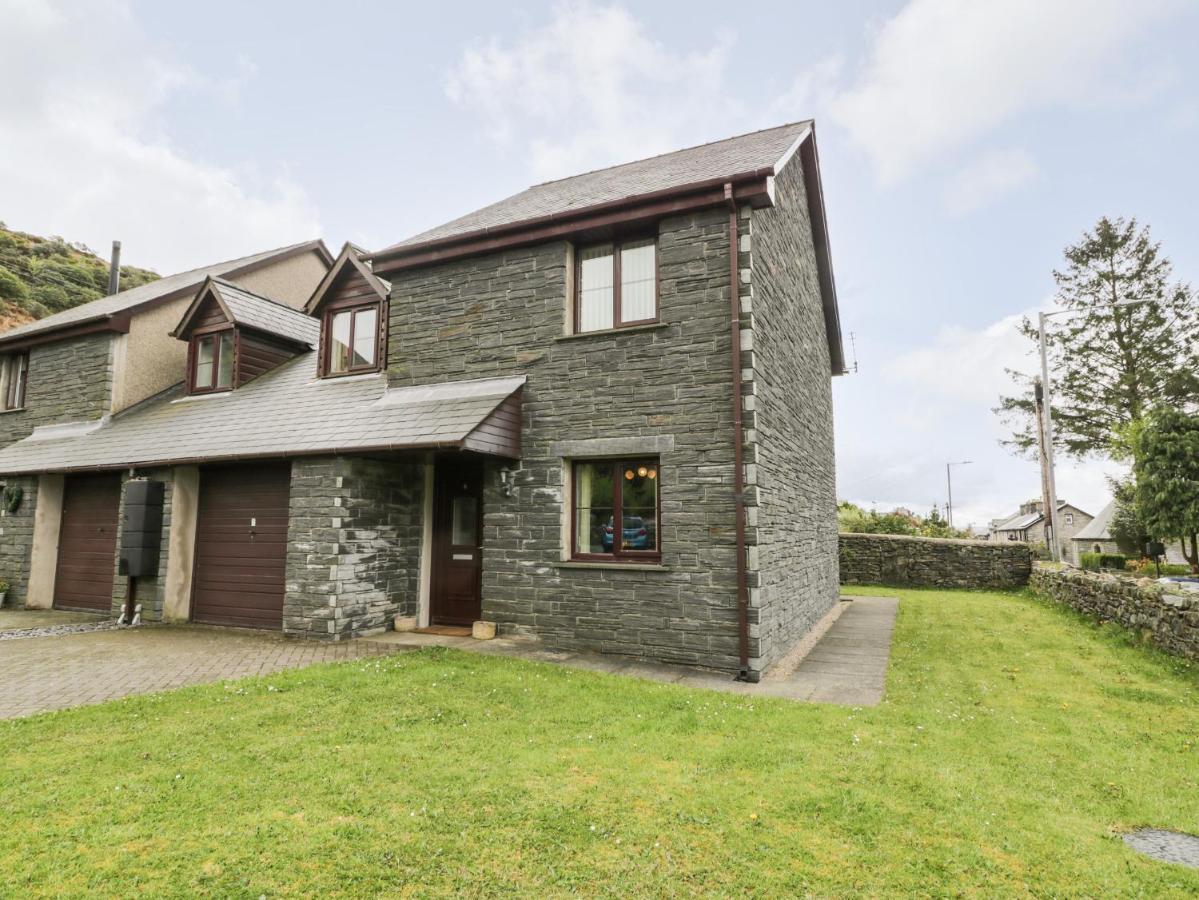6 Stad Yr Ysgol Blaenau Ffestiniog Buitenkant foto