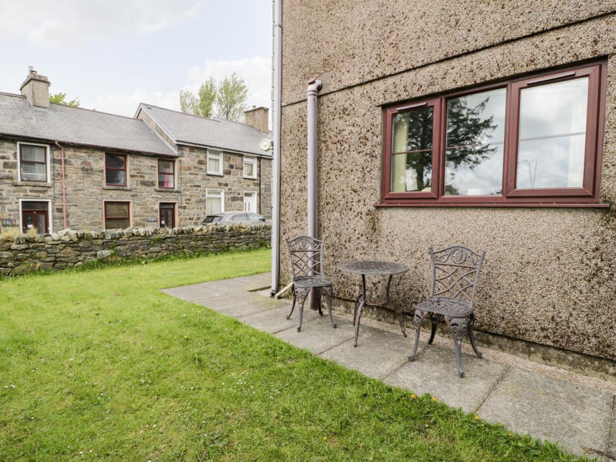 6 Stad Yr Ysgol Blaenau Ffestiniog Buitenkant foto